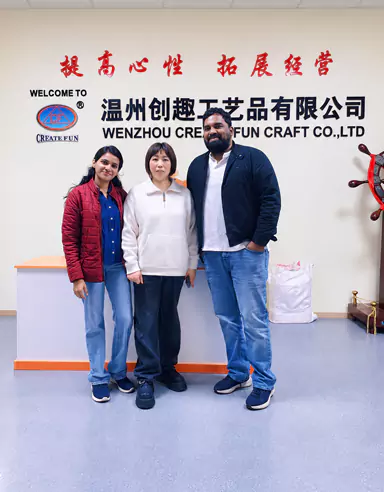 Los compradores inspeccionaron el sitio de la fábrica de Wenzhou Create Fun Craft Co., Ltd.